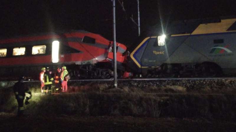 scontro tra un intercity e un frecciarossa a faenza 2