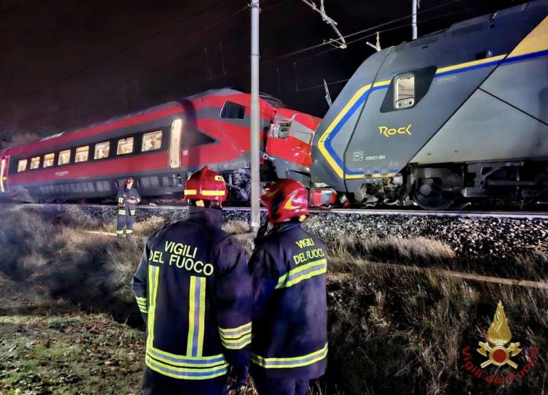 scontro tra un intercity e un frecciarossa a faenza 3