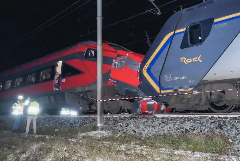 scontro tra un intercity e un frecciarossa a faenza   8