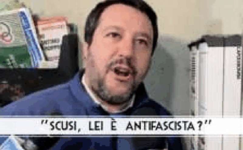 scusi lei e 'antifascista meme by il giornalone la stampa