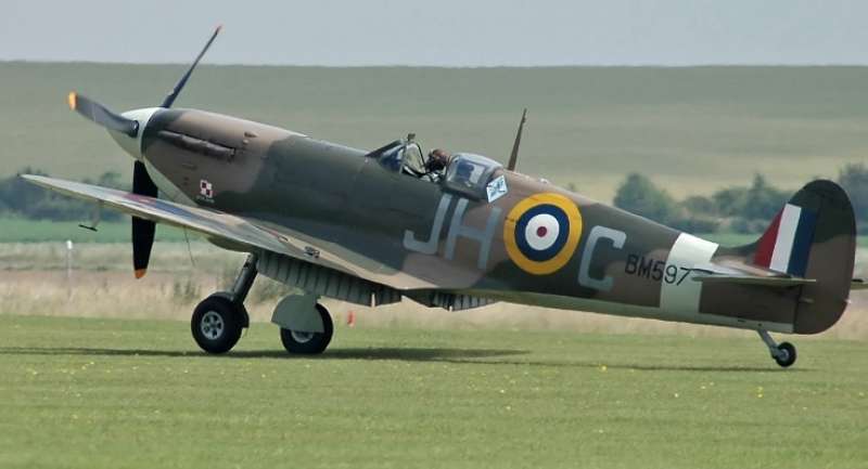 spitfire f vb bm597