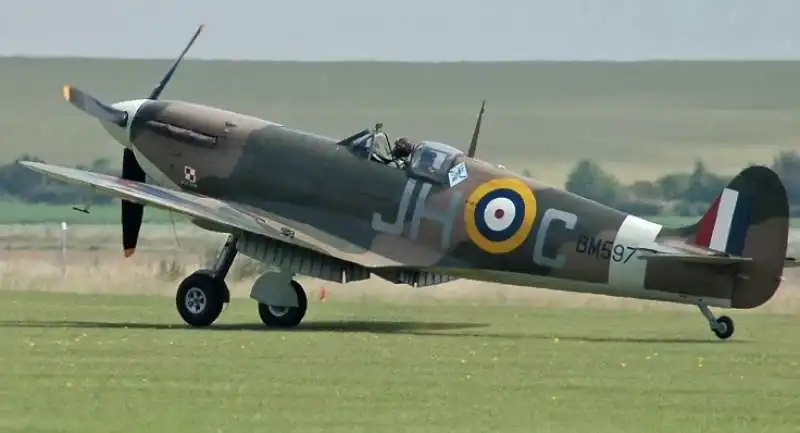 spitfire f vb bm597 