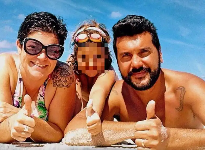 stefano iannone con la moglia e la figlia ad aruba