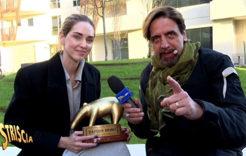 STRISCIA LA NOTIZIA E IL TAPIRO A CHIARA FERRAGNI