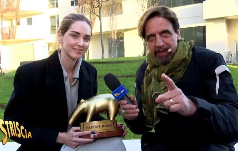 STRISCIA LA NOTIZIA E IL TAPIRO A CHIARA FERRAGNI