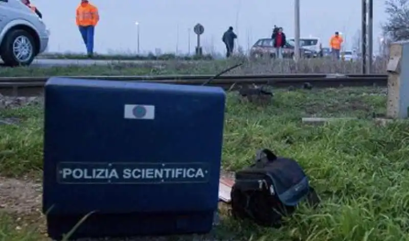 SUICIDIO SOTTO A UN TRENO