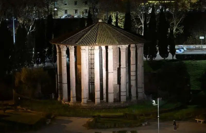 tempio di ercole vincitore visto dalla terrazza rhinoceros  foto di bacco