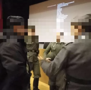 uniformi naziste alla proiezione di comandante a spilimbergo