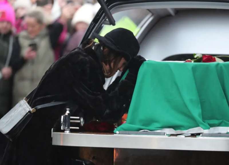 victoria mary clarke ai funerali di shane macgowan