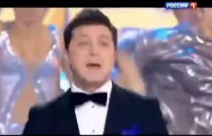 volodymyr zelensky balla sulla tv russa a capodanno nel 2013 1