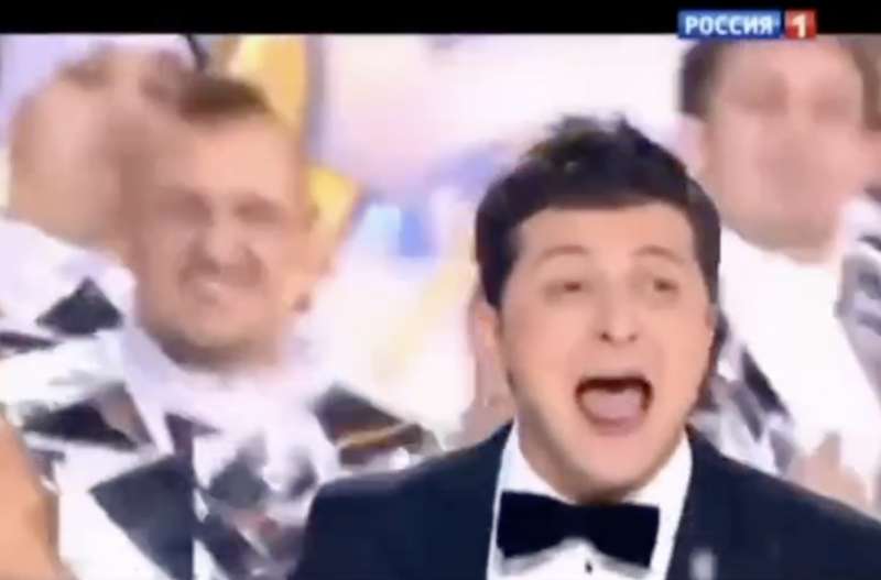 volodymyr zelensky balla sulla tv russa a capodanno nel 2013 3