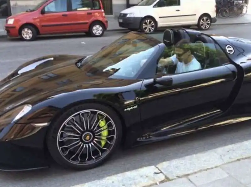 zlatan ibrahimovic   porsche 918 spyder