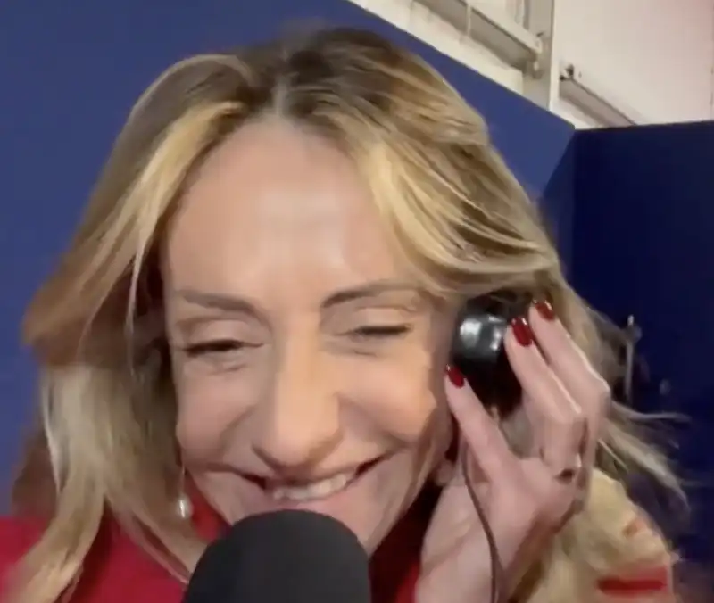 arianna meloni canta a radio rock   5