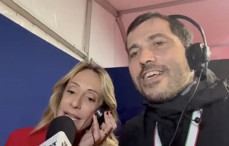 arianna meloni canta con dejan cetnikovic di radio rock   2