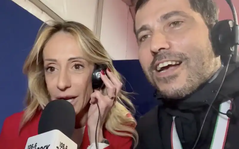 arianna meloni canta con dejan cetnikovic di radio rock   7