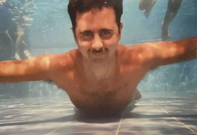 bashar al assad  in piscina 