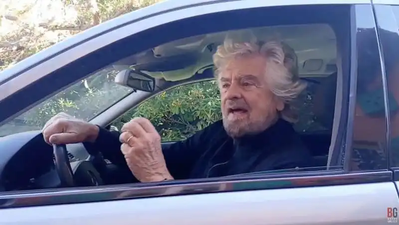 beppe grillo al volante del carro funebre   video contro giuseppe conte   3 dicembre 2024  