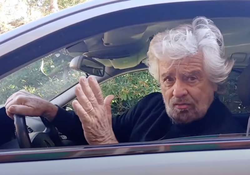 beppe grillo al volante del carro funebre video contro giuseppe conte 3 dicembre 2024 6