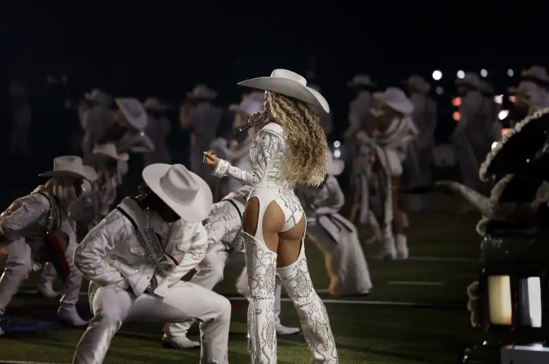 beyonce al nfl christmas gameday 28