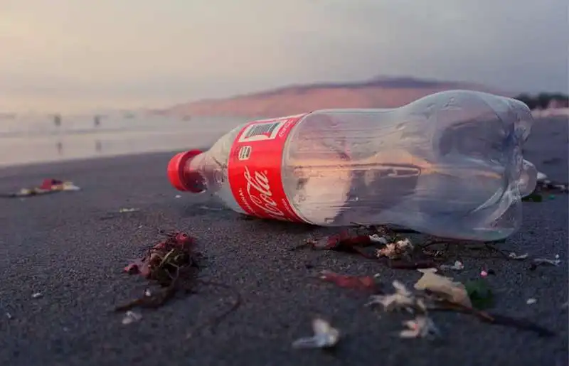 BOTTIGLIE DI PLASTICA DELLA COCA COLA 