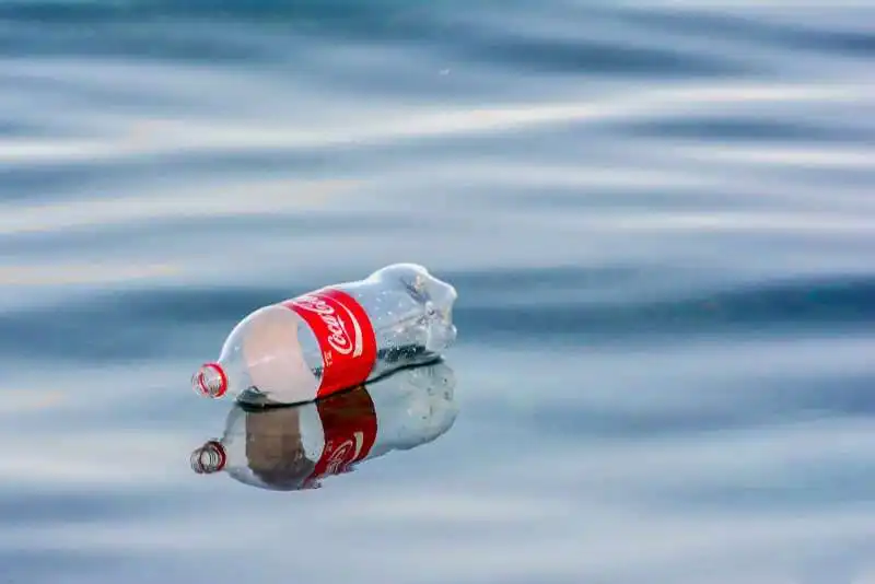 BOTTIGLIE DI PLASTICA DELLA COCA COLA 