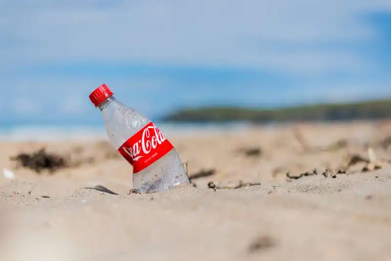 BOTTIGLIE DI PLASTICA DELLA COCA COLA 