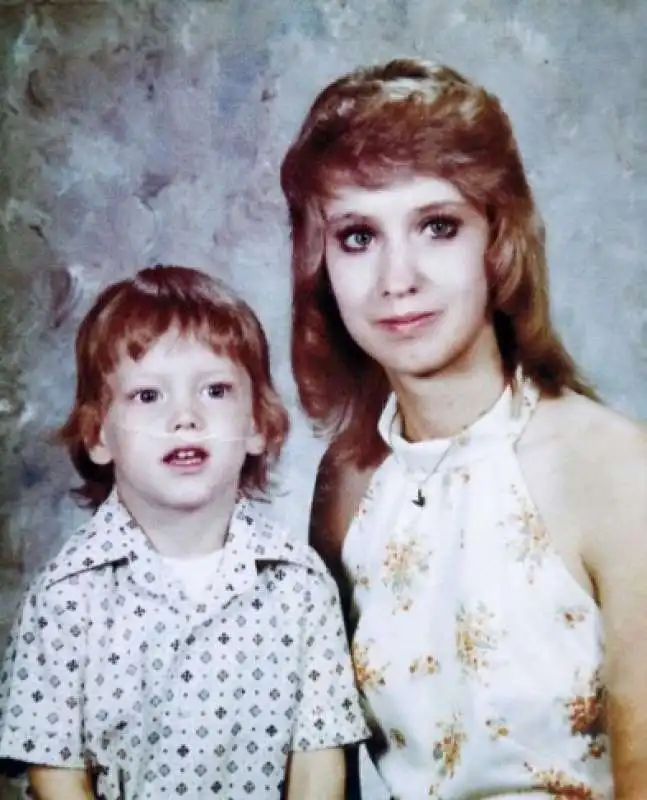 eminem da piccolo con la madre debbie nelson