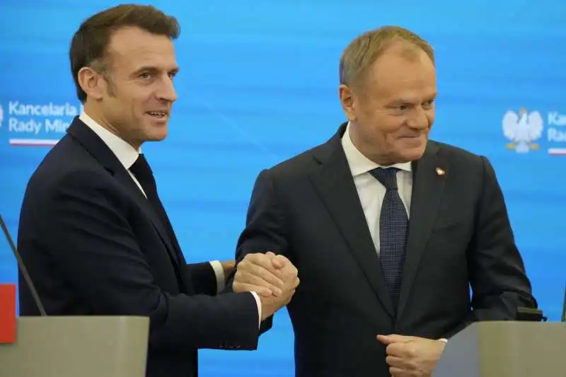 emmanuel macron   donald tusk   foto lapresse