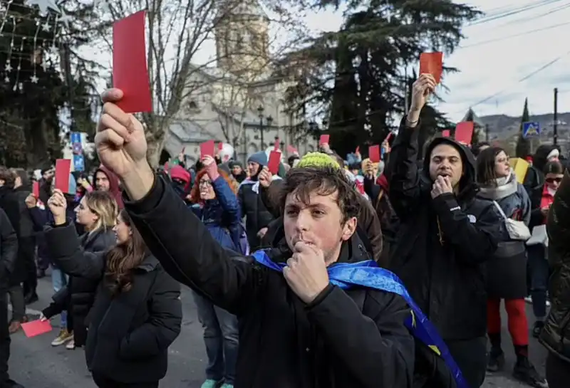 europeisti in piazza contro sogno georgiano a tbilisi