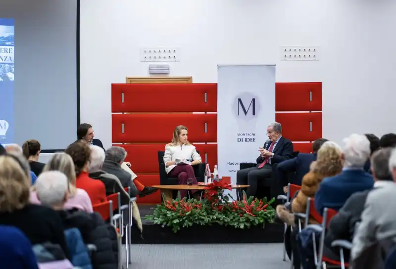 francesco battigelli   silvia sciorilli borrelli   romano prodi   montagne di idee 1   foto filippo fiorini