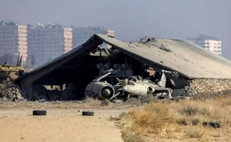 hangar dell esercito siriano distrutto dagli attacchi israeliani 