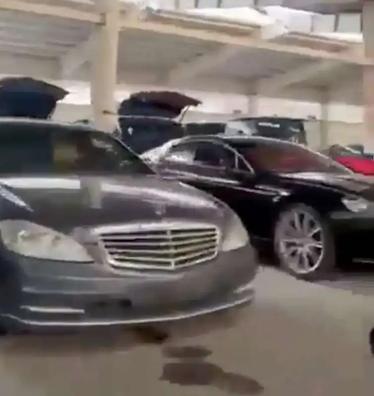 il garage di assad con le auto di lusso   2