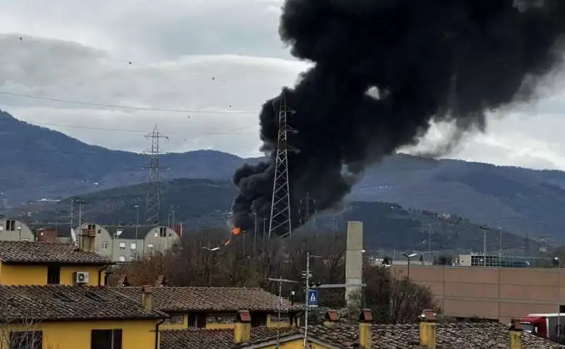 incendio nel deposito di gas eni a calenzano   1