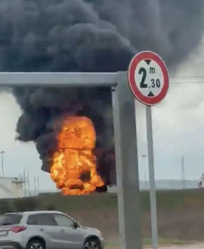 incendio nel deposito di gas eni a calenzano   3