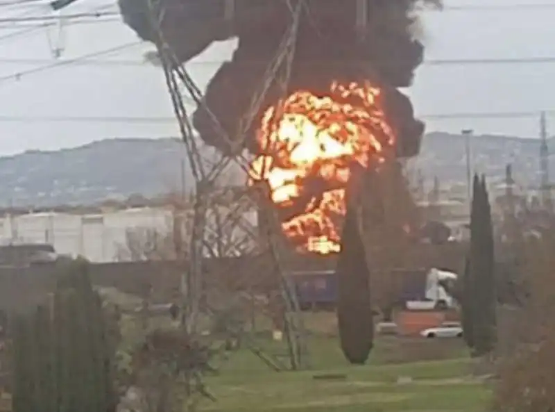 incendio nel deposito di gas eni a calenzano   4