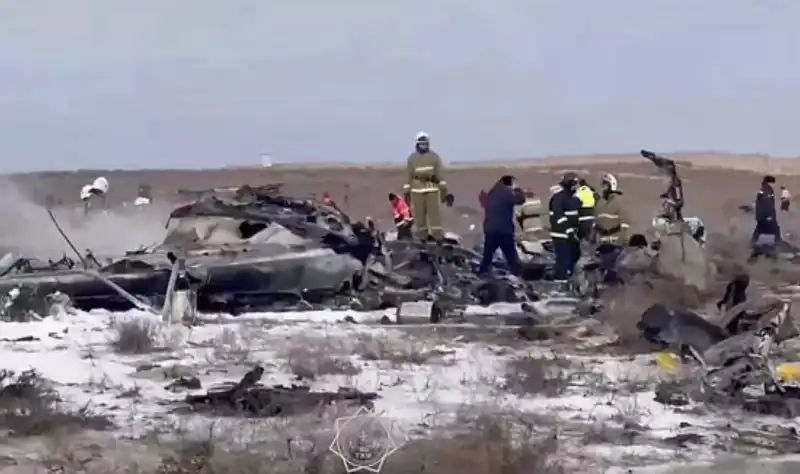 incidente aereo azerbaijan airlines   aktau, kazakistan   10