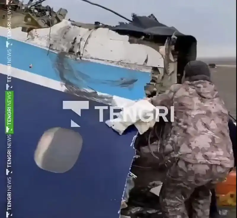 incidente aereo azerbaijan airlines   aktau, kazakistan   11