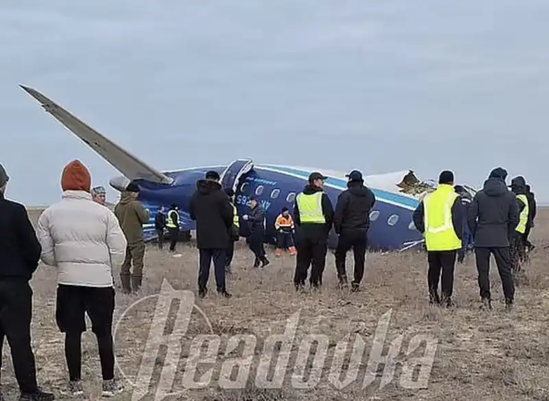 incidente aereo azerbaijan airlines   aktau, kazakistan   15