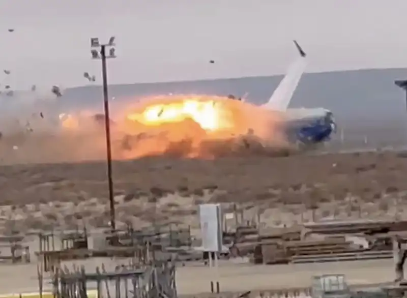 incidente aereo azerbaijan airlines   aktau, kazakistan   16