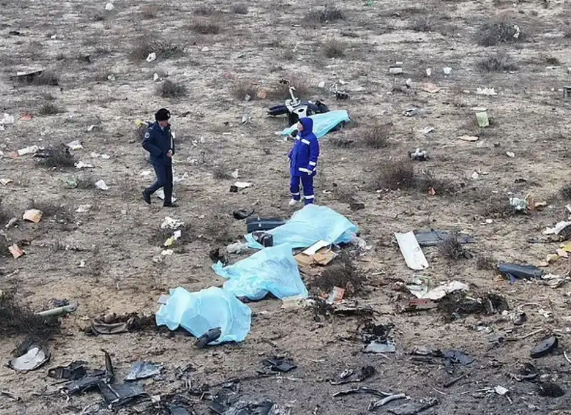 incidente aereo azerbaijan airlines   aktau, kazakistan   6