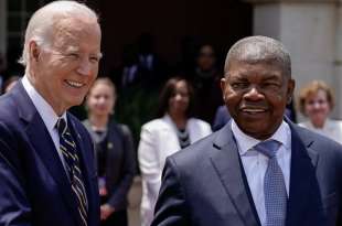 Joe Biden con Joao Lourenco, presidente dell angola