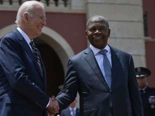 Joe Biden con Joao Lourenco, presidente dell angola