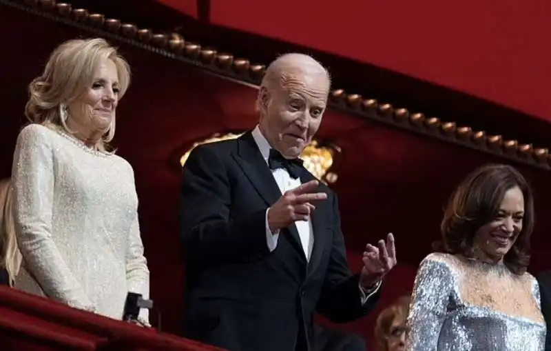   JOE E JILL BIDEN IGNORANO KAMALA HARRIS AL KENNEDY  CENTER HONORS 