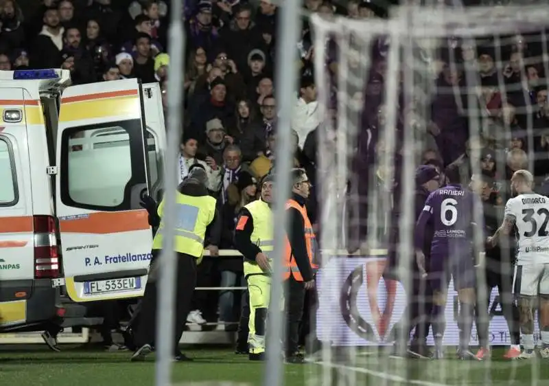 malore in campo per edoardo bove durante fiorentina  inter   foto lapresse5