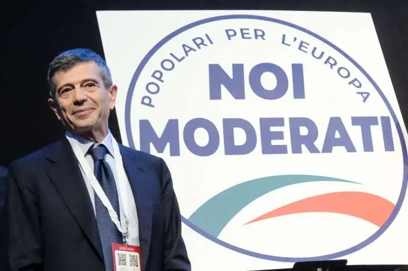 maurizio lupi con il nuovo simbolo di noi moderati   foto lapresse   