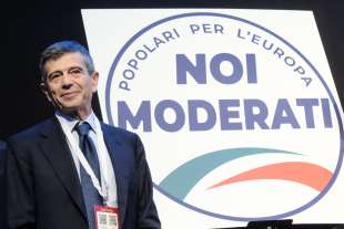 maurizio lupi con il nuovo simbolo di noi moderati foto lapresse