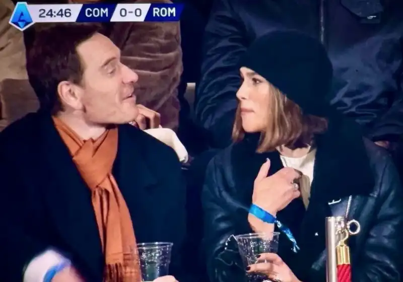 michael fassbender e keira knightley allo stadio sinigaglia di como