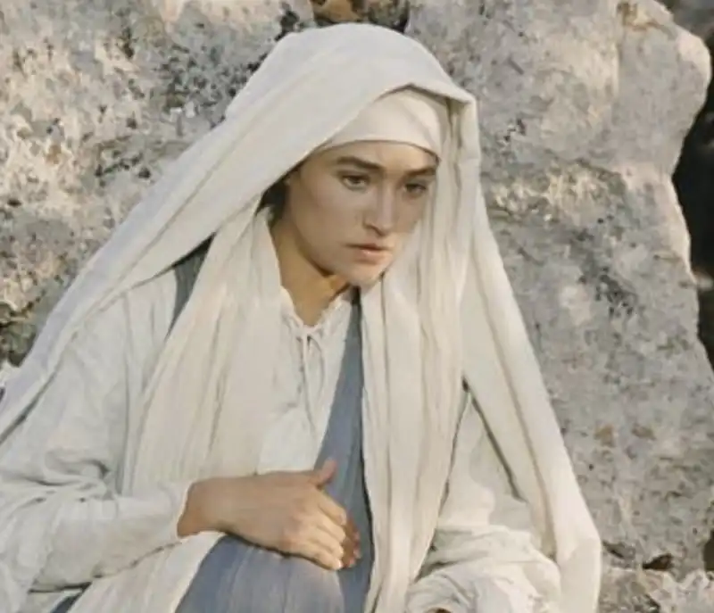 olivia hussey interpreta maria in gesu di nazareth di zeffirelli   4