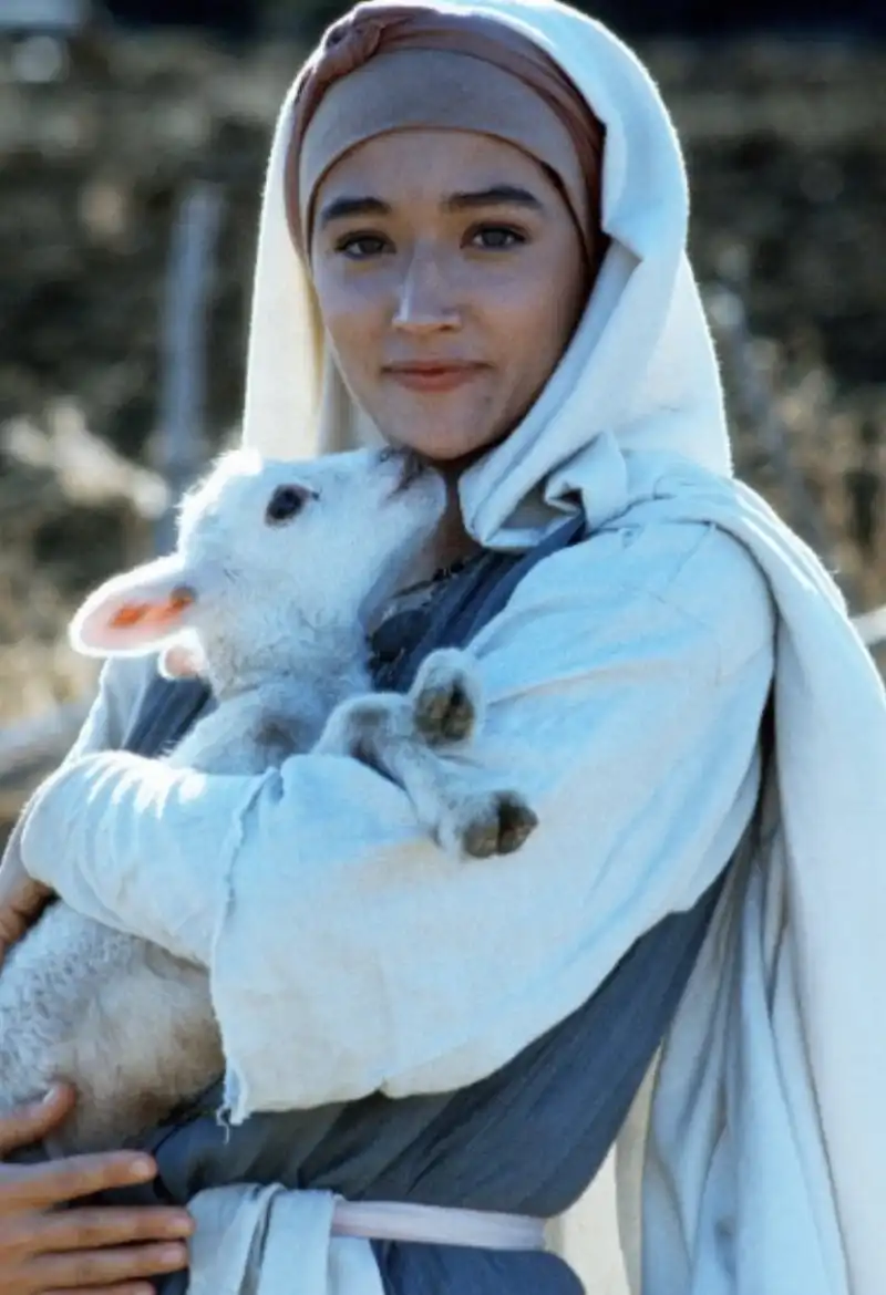 olivia hussey interpreta maria in gesu di nazareth di zeffirelli   5