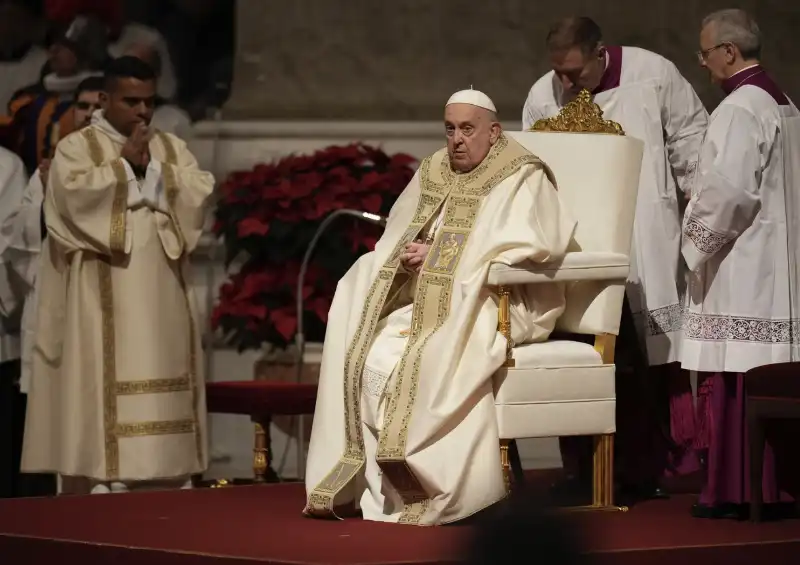     papa francesco   messa della vigilia di natale 2024      foto lapresse  